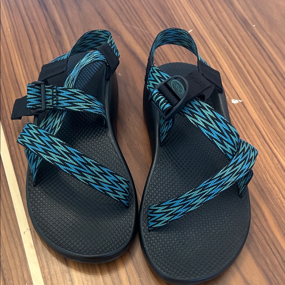 New w/o box: Chaco Blue and Black Men's Sandals